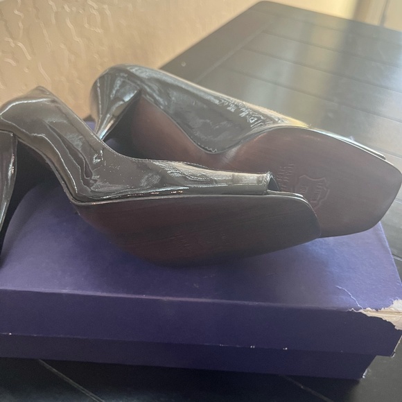 Black Patent Stuart Weizman Heels Size 6 - Picture 6 of 9